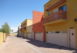 Townhomes on 28th St in Phoenix, AZ - Building Photo - Building Photo