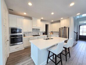 119 Rosemary Ct in Bastrop, TX - Building Photo - Building Photo