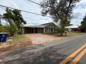 222 N Gray Ave in Panama City, FL - Building Photo