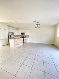 10926 W 33rd Way in Hialeah, FL - Building Photo - Building Photo