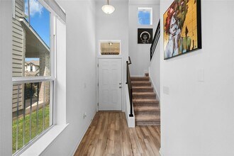 10813 Sentinel Dr in Austin, TX - Building Photo - Building Photo