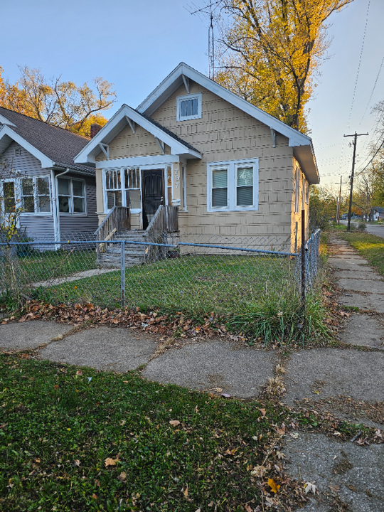 797 Ogden Ave in Benton Harbor, MI - Foto de edificio