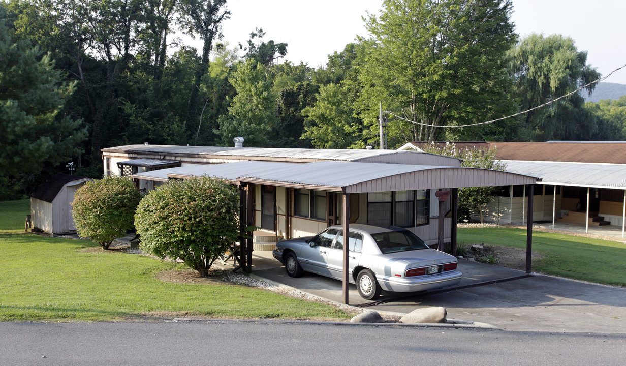 Riverbend Campground in Pigeon Forge, TN - Building Photo