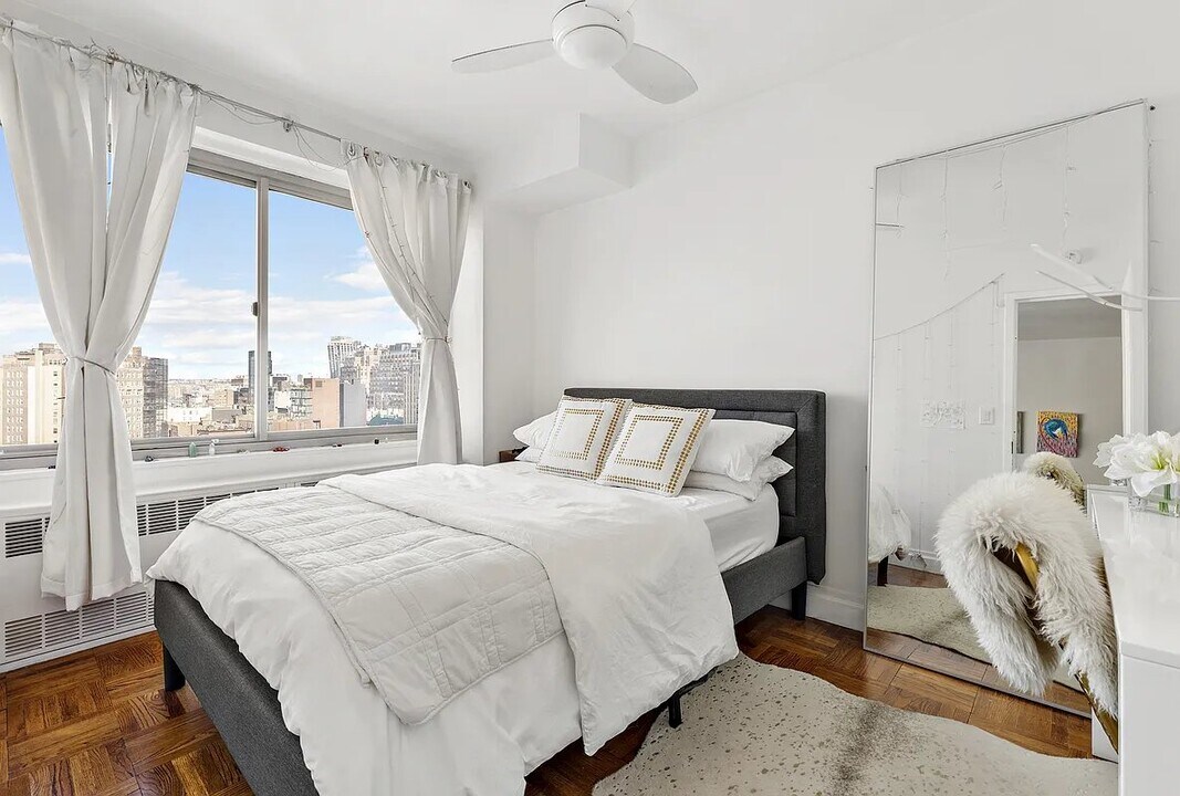 175 W 12th St in New York, NY - Building Photo