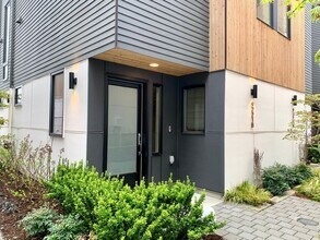 9221 16th Ave SW in Seattle, WA - Foto de edificio - Building Photo