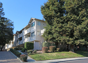 2511-2535 Lucy Ln in Walnut Creek, CA - Building Photo - Building Photo