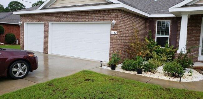 7442 Manatee St in Navarre, FL - Building Photo - Building Photo