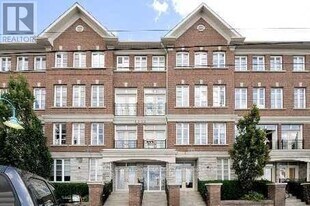 3531 Lake Shore Blvd W in Toronto, ON - Building Photo