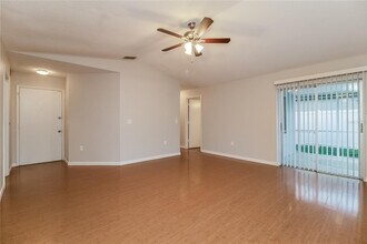 1433 Vinetree Dr in Brandon, FL - Building Photo - Building Photo