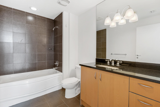 300 S BISCAYNE, Unit 34 floor in Miami, FL - Building Photo - Building Photo