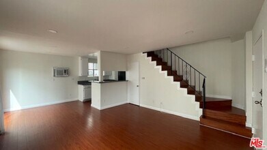 4826 Rosewood Ave in Los Angeles, CA - Building Photo - Building Photo