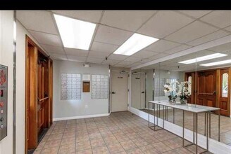 12801 Moorpark St, Unit 204 in Studio City, CA - Building Photo - Building Photo