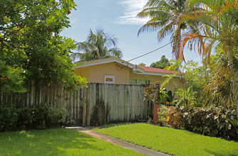 521-527 NE 14th Ct in Fort Lauderdale, FL - Building Photo - Building Photo