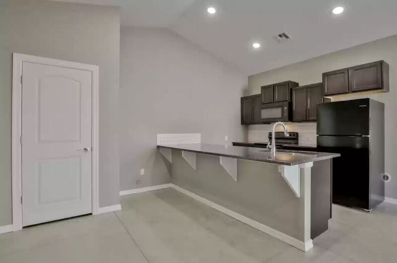 8802 E Chris St in Bel Aire, KS - Building Photo