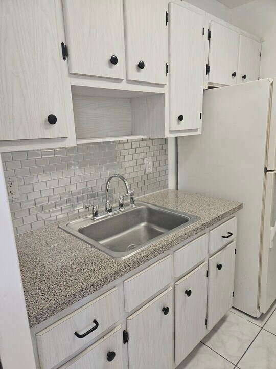 348 S Federal Hwy in Dania Beach, FL - Building Photo