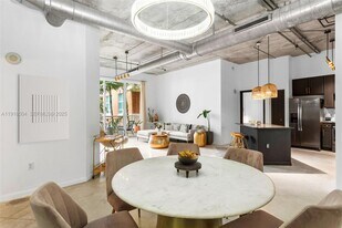 2001 Biscayne Blvd in Miami, FL - Building Photo