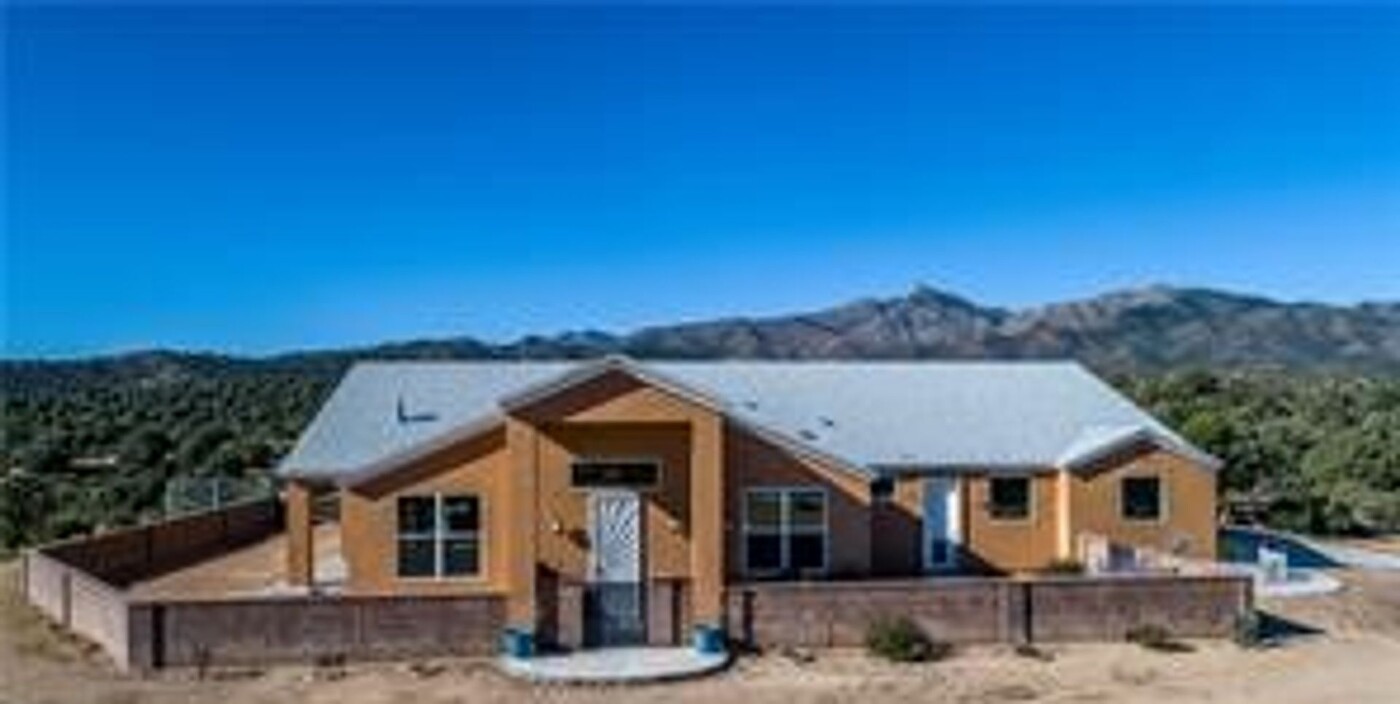 9076 Mountain Shadow Rd in Kingman, AZ - Building Photo