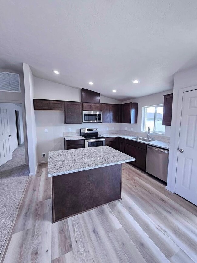 722 E Cascade St in Othello, WA - Building Photo - Building Photo