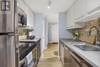 11 St Joseph St in Toronto, ON - Building Photo - Building Photo