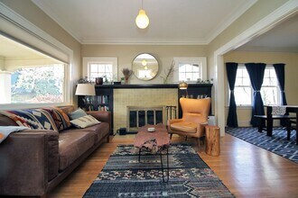 2503 SE Yamhill St in Portland, OR - Building Photo - Building Photo