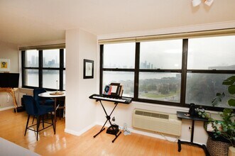 7000 Boulevard, Unit 15D in Guttenberg, NJ - Foto de edificio - Building Photo
