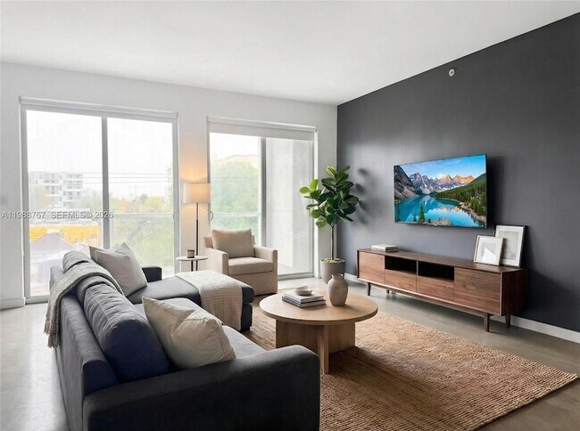 765 NW 1st St, Unit 301 in Miami, FL - Building Photo - Building Photo