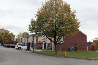 Surrey Hill Apartments in Uniontown, PA - Building Photo - Building Photo