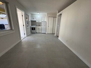 110 Cascade Ln in West Palm Beach, FL - Building Photo - Building Photo