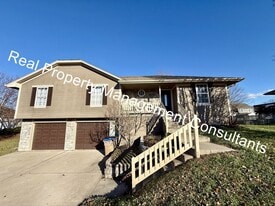 1003 Redwood Dr in Raymore, MO - Building Photo