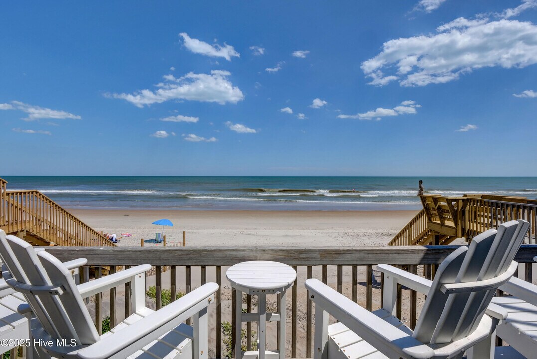 3946 Island Dr in North Topsail Beach, NC - Building Photo