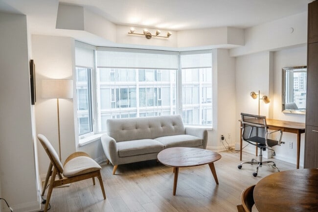 55 Avenue Rd, Unit SI ID1465889P in Toronto, ON - Building Photo - Building Photo