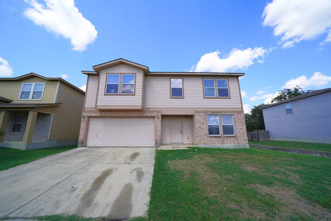 5931 Fort Laramie in San Antonio, TX - Building Photo