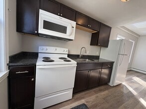 171 Pleasant St, Unit 1 in Attleboro, MA - Foto de edificio - Building Photo