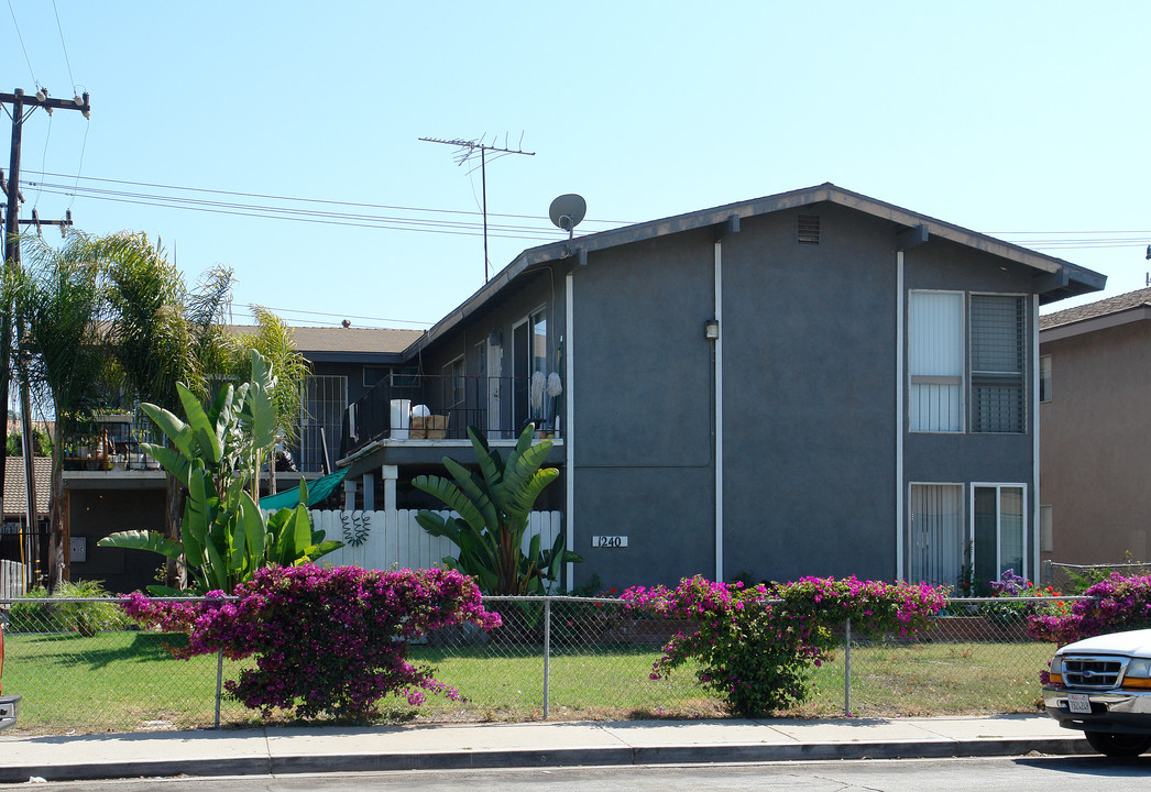 1240 Azalea St in Oxnard, CA - Foto de edificio