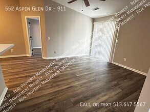 552 Aspen Glen Dr in Cincinnati, OH - Building Photo - Building Photo