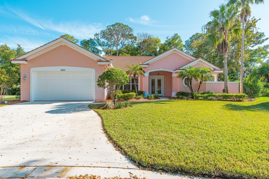 2401 SW Carriage Pl, Unit 3 in Palm City, FL - Foto de edificio