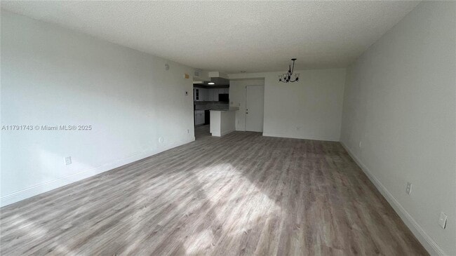 20860 San Simeon Way in Miami, FL - Building Photo - Building Photo