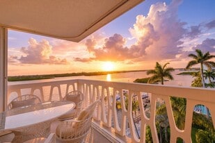 2505 S Ocean Blvd in Palm Beach, FL - Building Photo