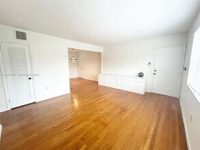 7865 SW 57th Ave, Unit 47C in South Miami, FL - Building Photo - Building Photo