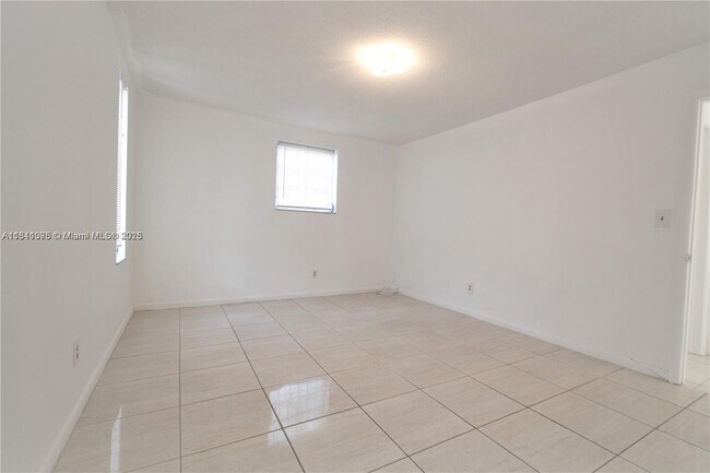 421 NE 1st St in Hallandale Beach, FL - Building Photo - Building Photo