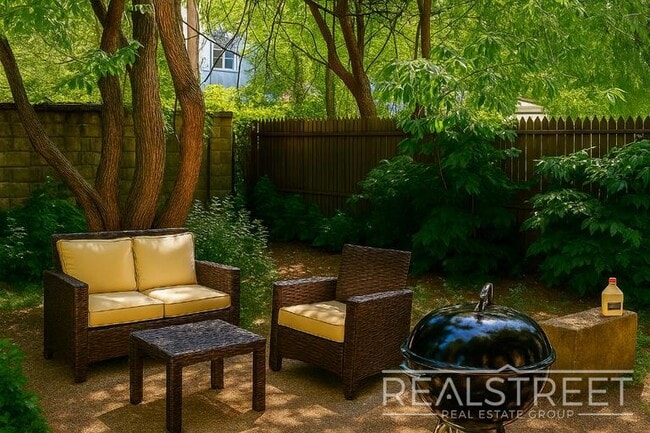 3 Bedroom near East Williamsburg with Private Backyard Garden! in Brooklyn, NY - Building Photo - Building Photo