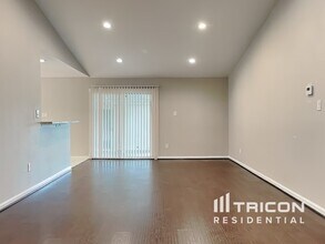 8127 Twin Hills Dr in Houston, TX - Building Photo - Building Photo