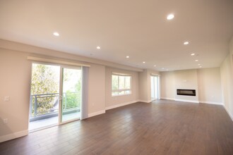 10231 Woodbine St-Unit -402 in Los Angeles, CA - Building Photo - Building Photo