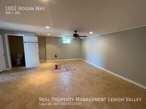 1002 Hogan Way in Northampton, PA - Building Photo - Building Photo