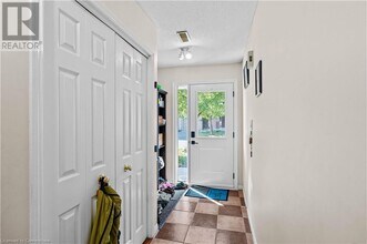 26 Moss Blvd in Hamilton, ON - Building Photo - Building Photo