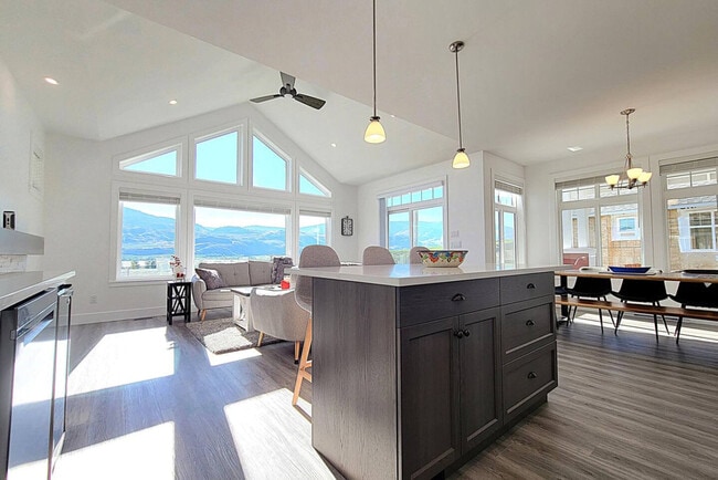 2501 Radio Tower Rd in Oliver, BC - Building Photo - Building Photo