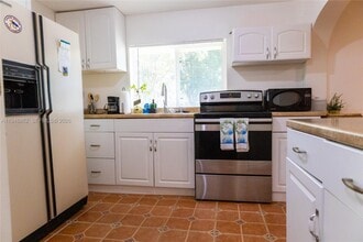 271 NE 154th St in Miami, FL - Building Photo - Building Photo