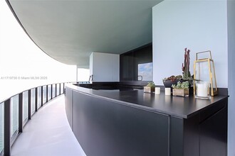 18555 Collins Ave, Unit # 4605 in Sunny Isles Beach, FL - Building Photo - Building Photo