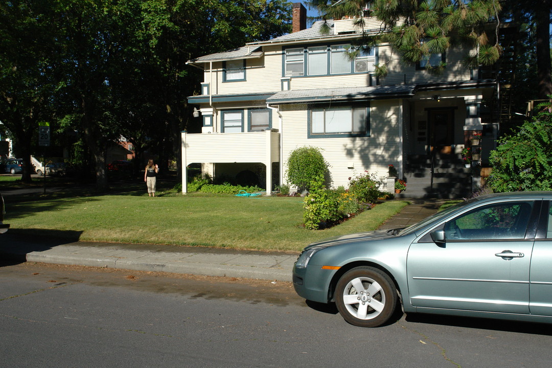 1332 S Division St in Spokane, WA - Foto de edificio