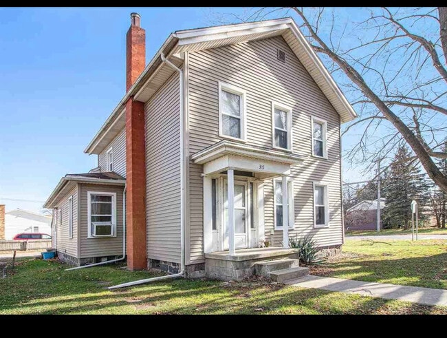 301 N Main St, Unit Apartment 3